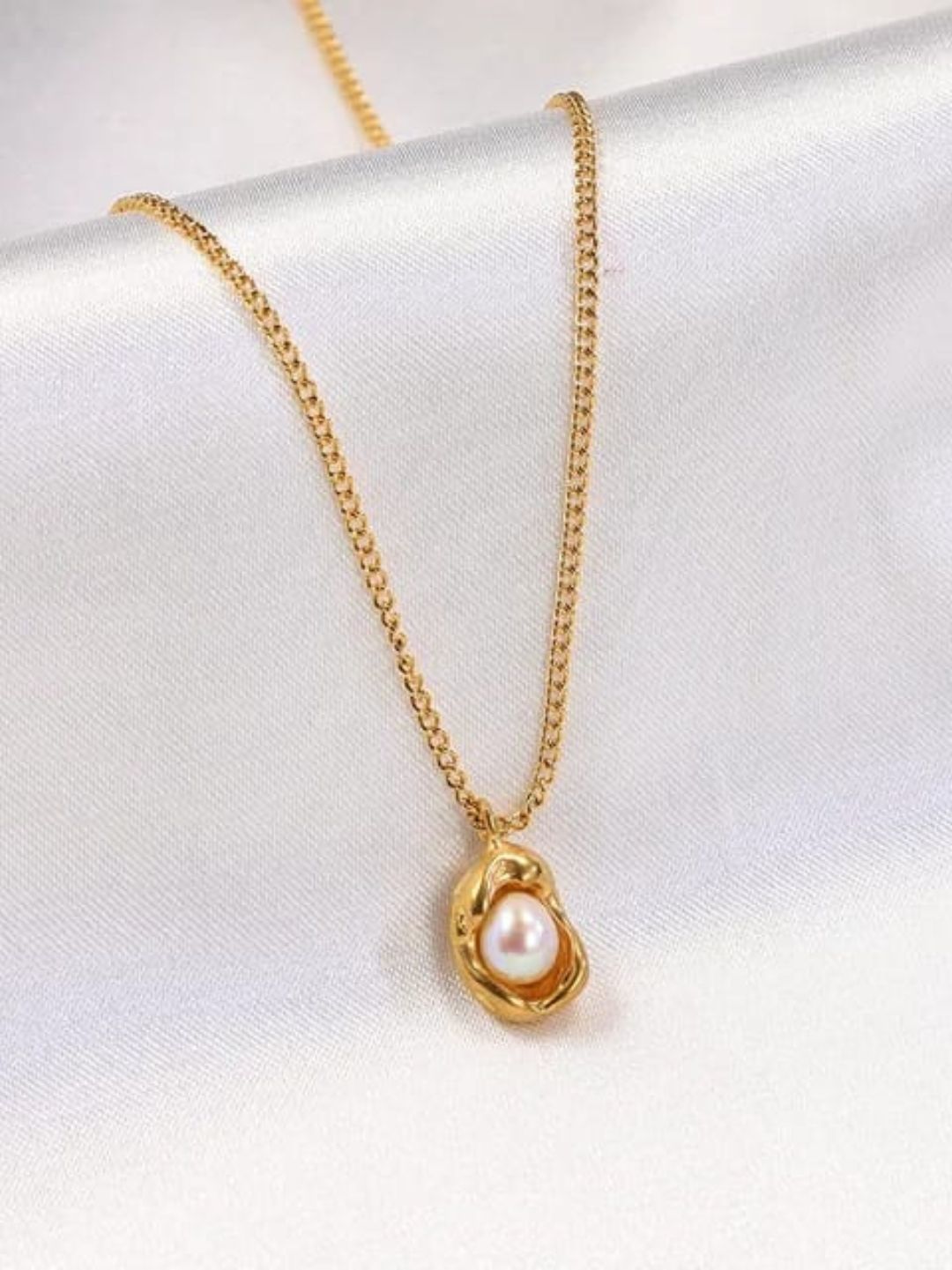 SHELL PEARL PENDANT