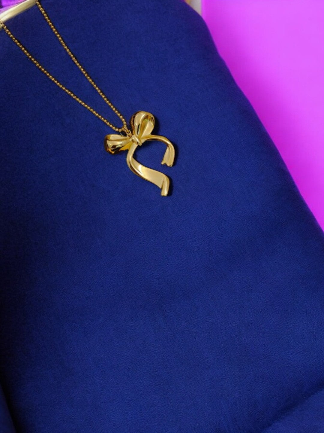 CLASSIC BOWTIE PENDANT