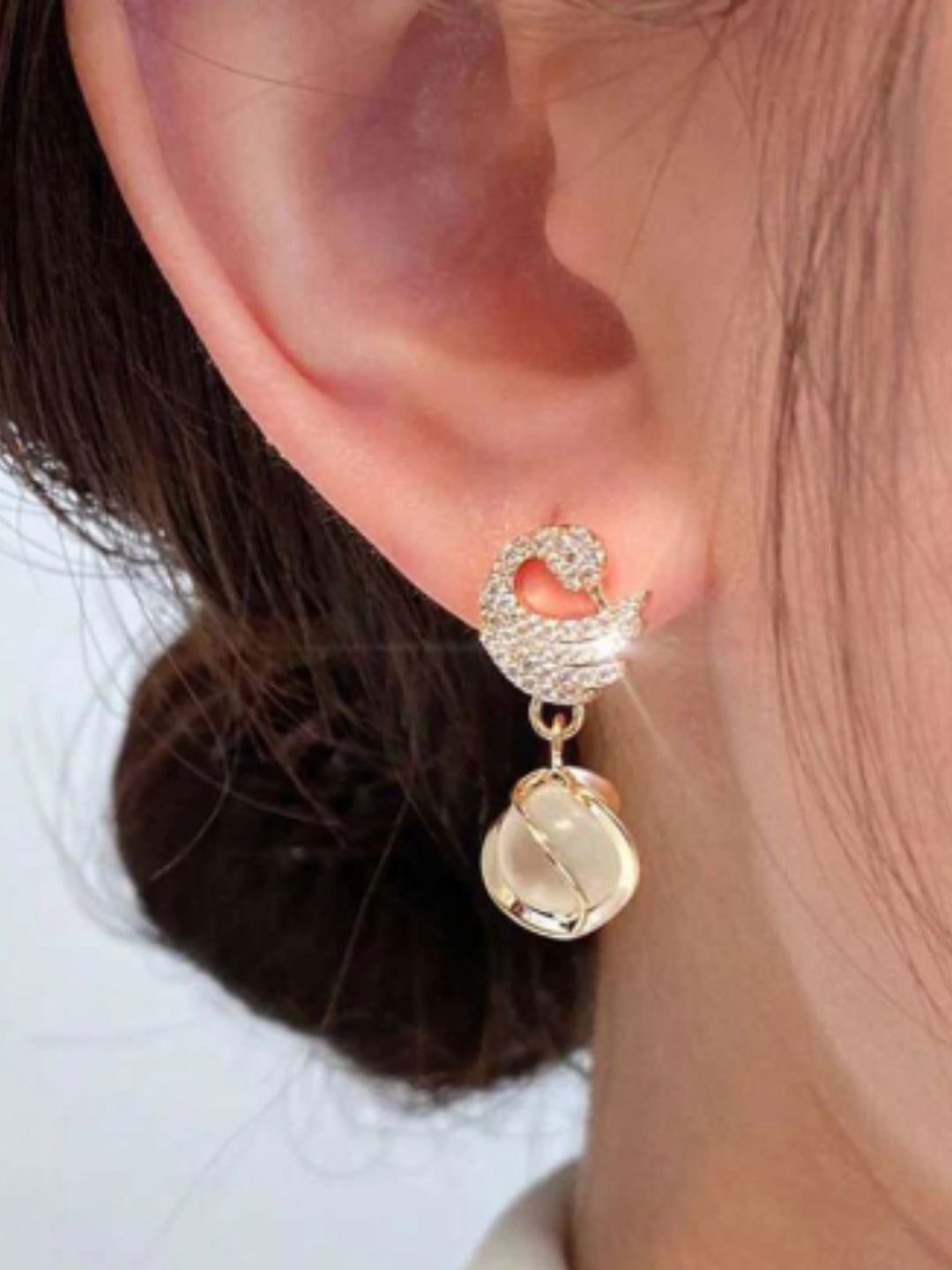 SWAN PEARL EARRINGS