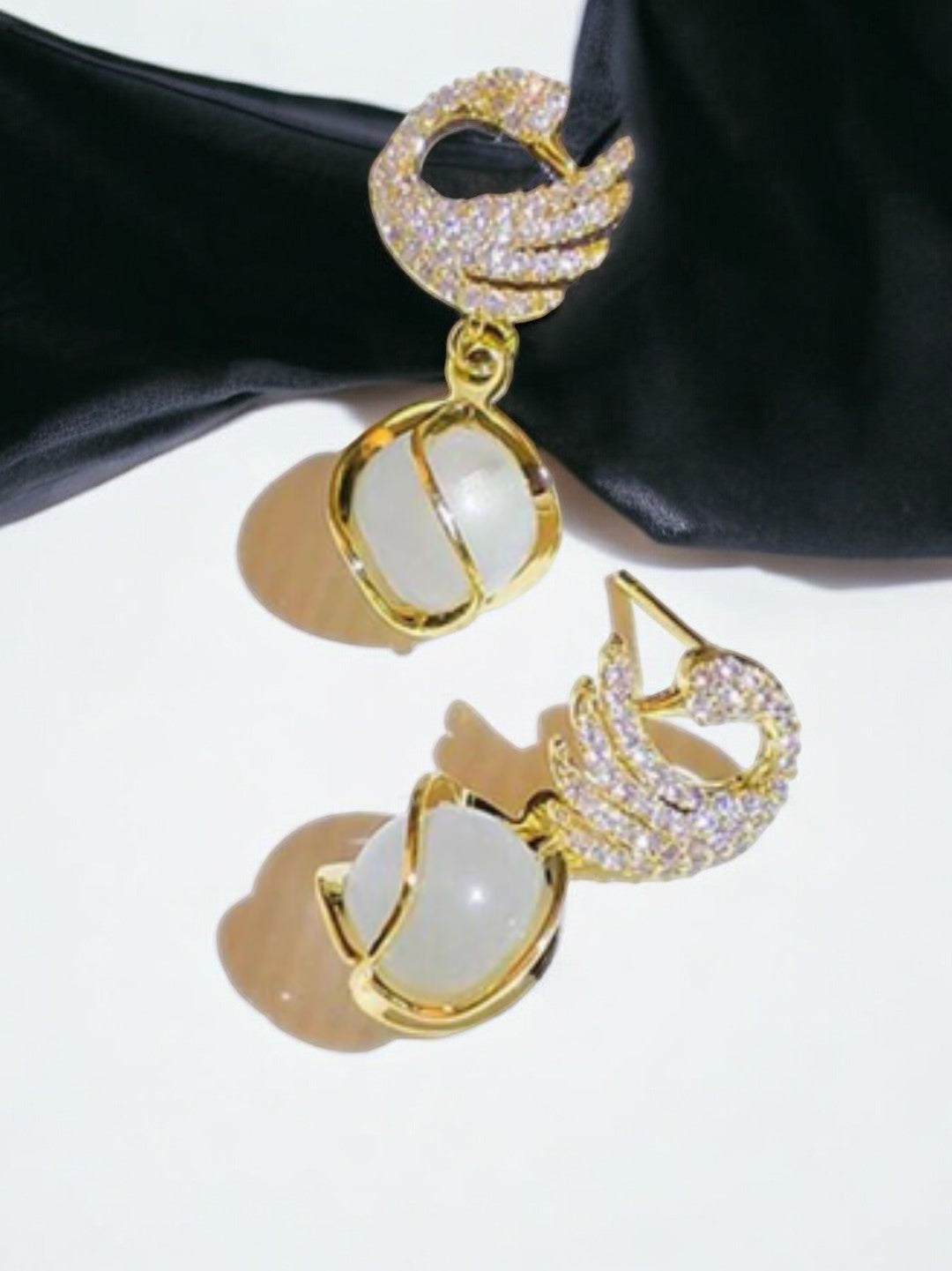 SWAN PEARL EARRINGS