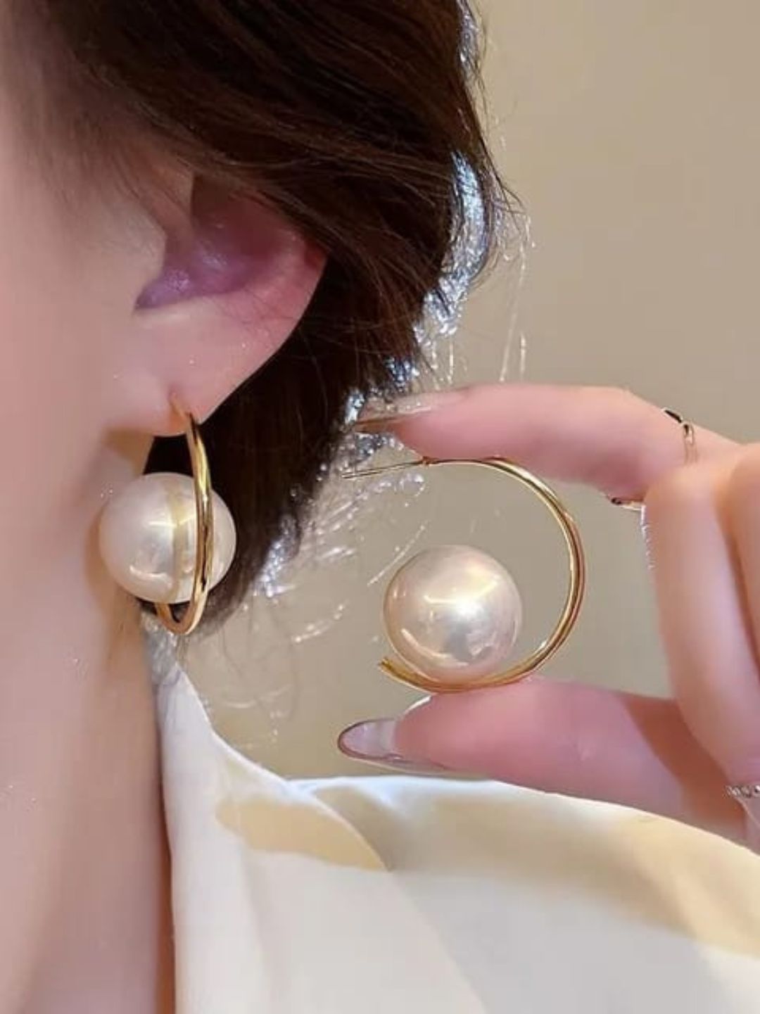 DIVINE PEARL HOOP EARRINGS