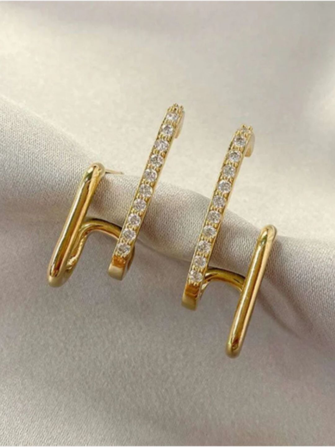 DAZZLING DAINTY EARRINGS