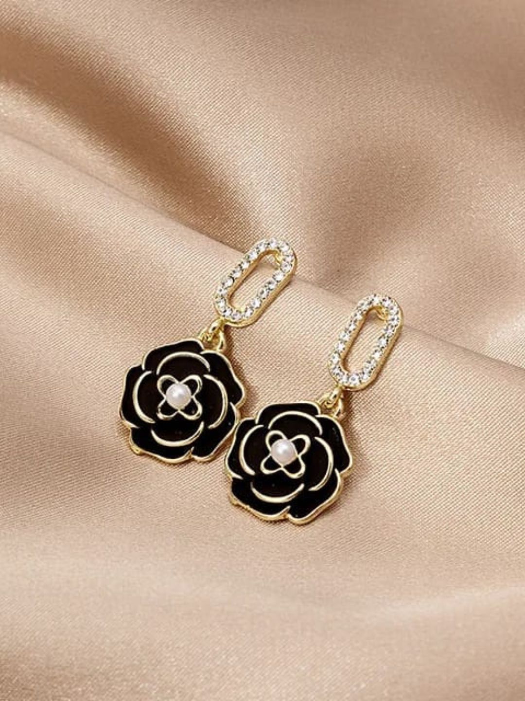 TWILIGHT BLOSSOM BLACK EARRINGS