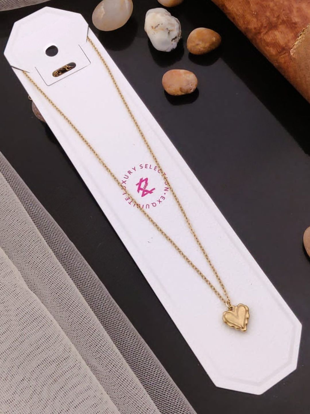SCALLOPED SWEETHEART NECKLACE