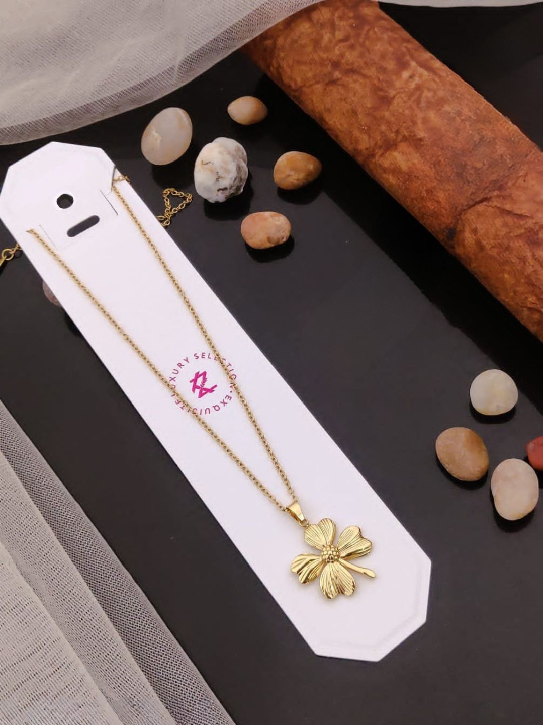 FOUR PETAL BLOOM NECKLACE