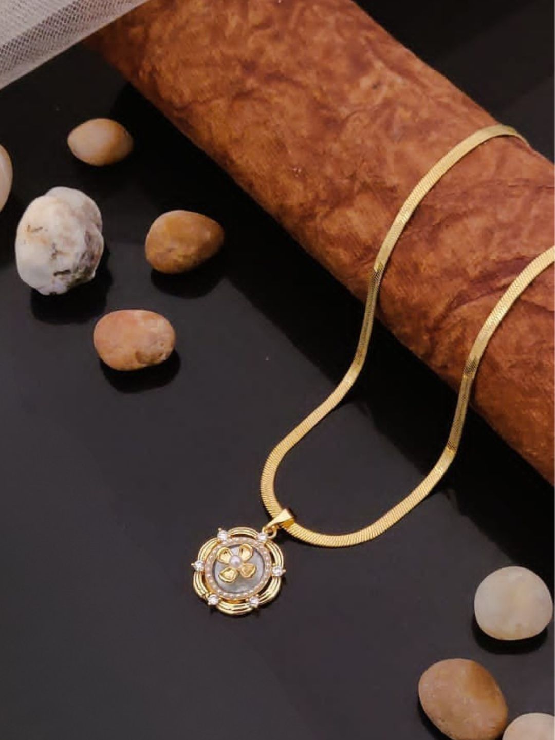 ROYAL BLOOM MEDALLION NECKLACE