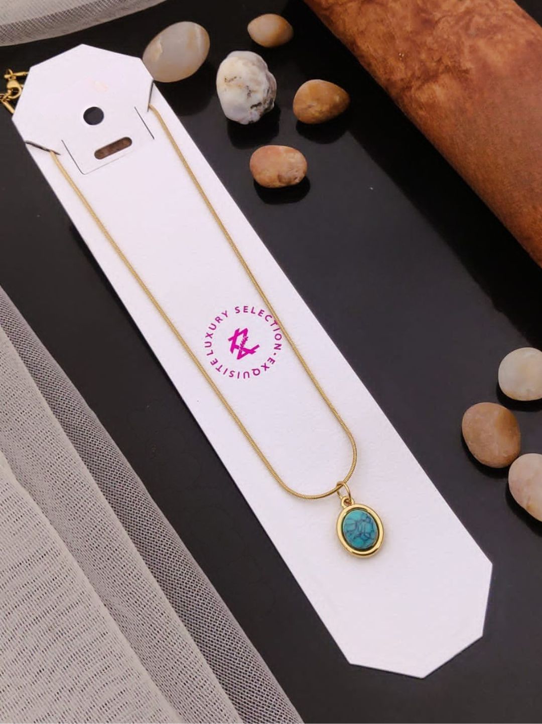 TURQUOISE GLOW PENDANT NECKLACE