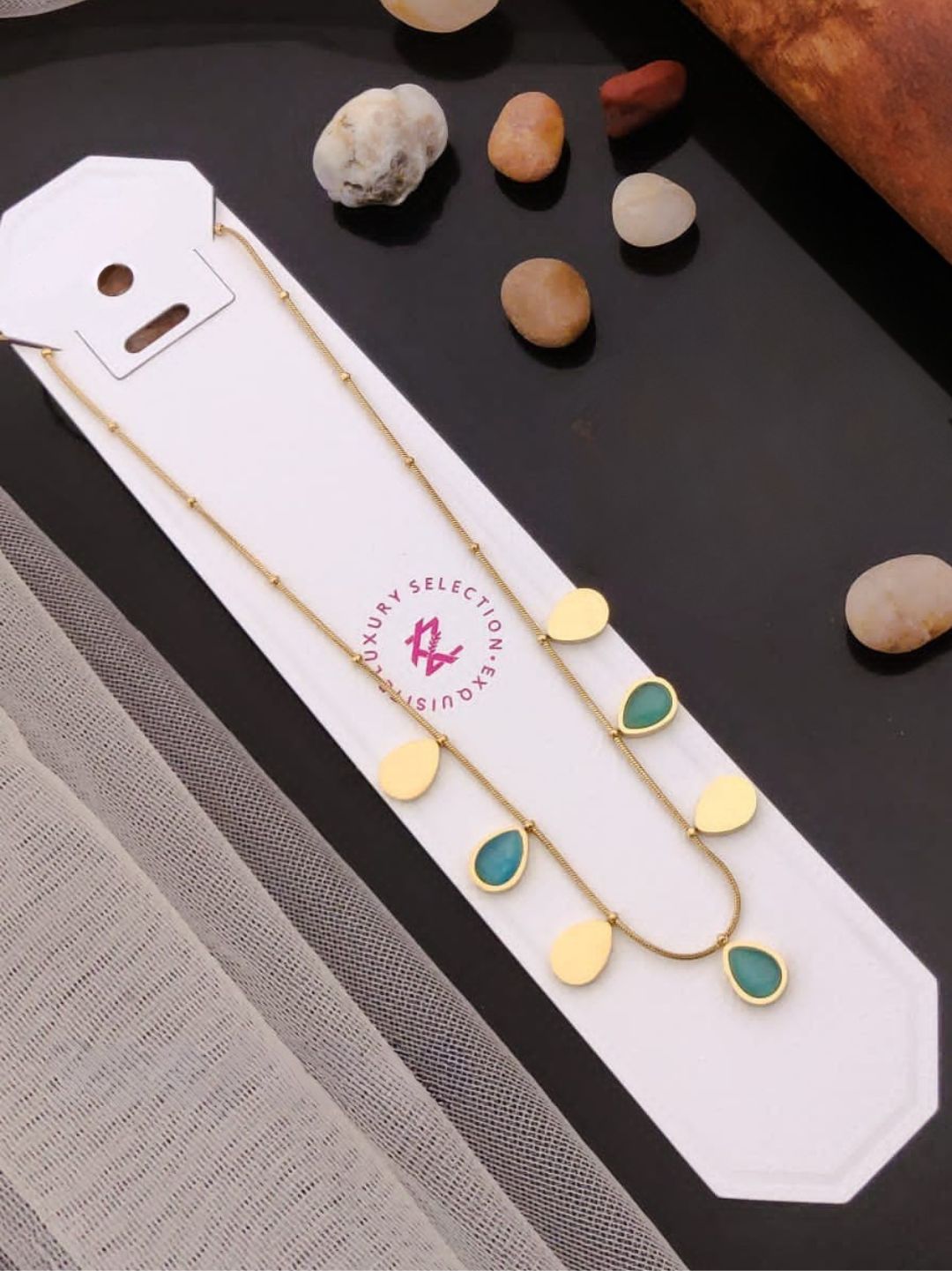 RAINDROP AURA STATEMENT NECKLACE