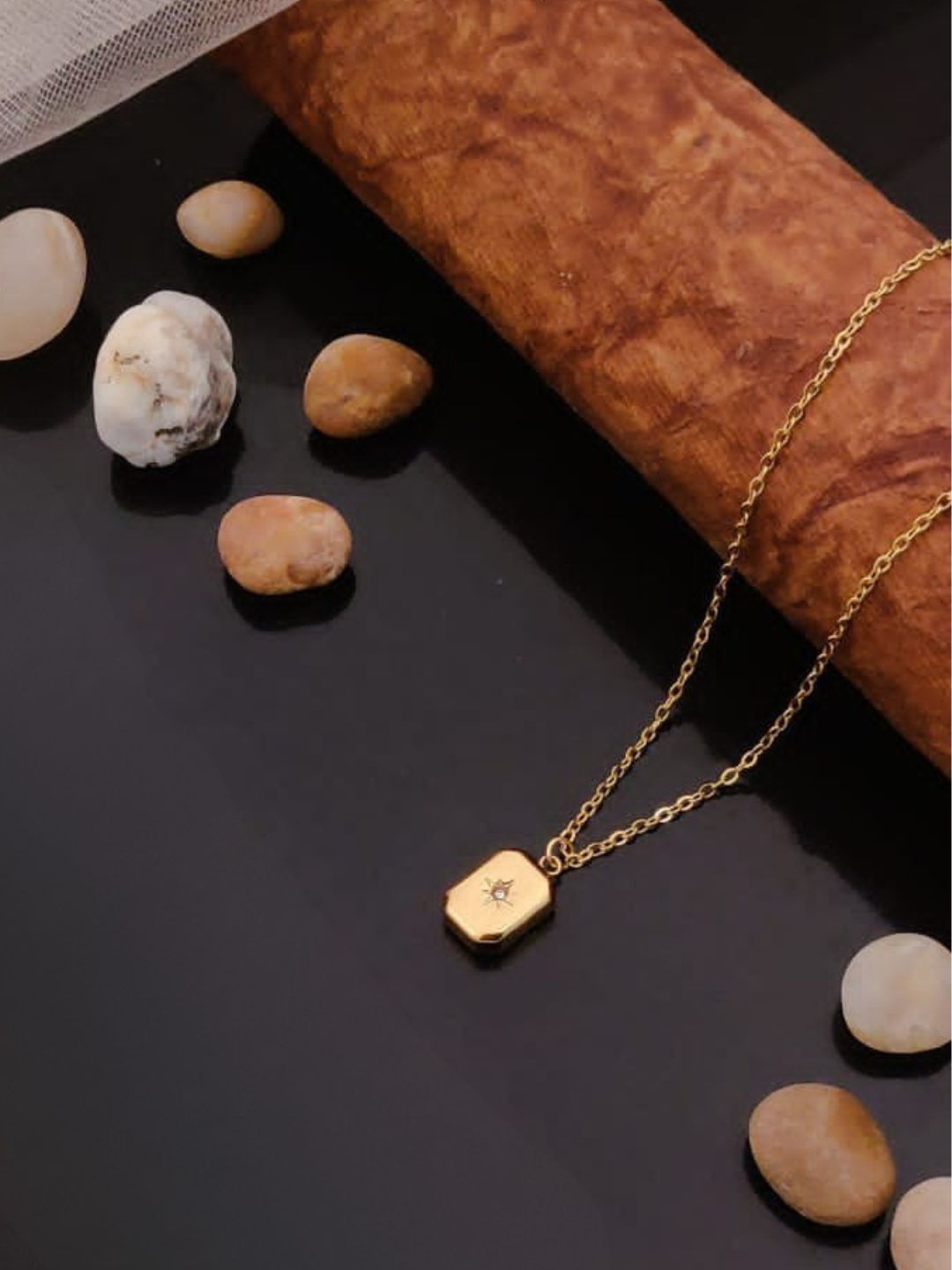 STARBURST TILE GOLD PENDANT