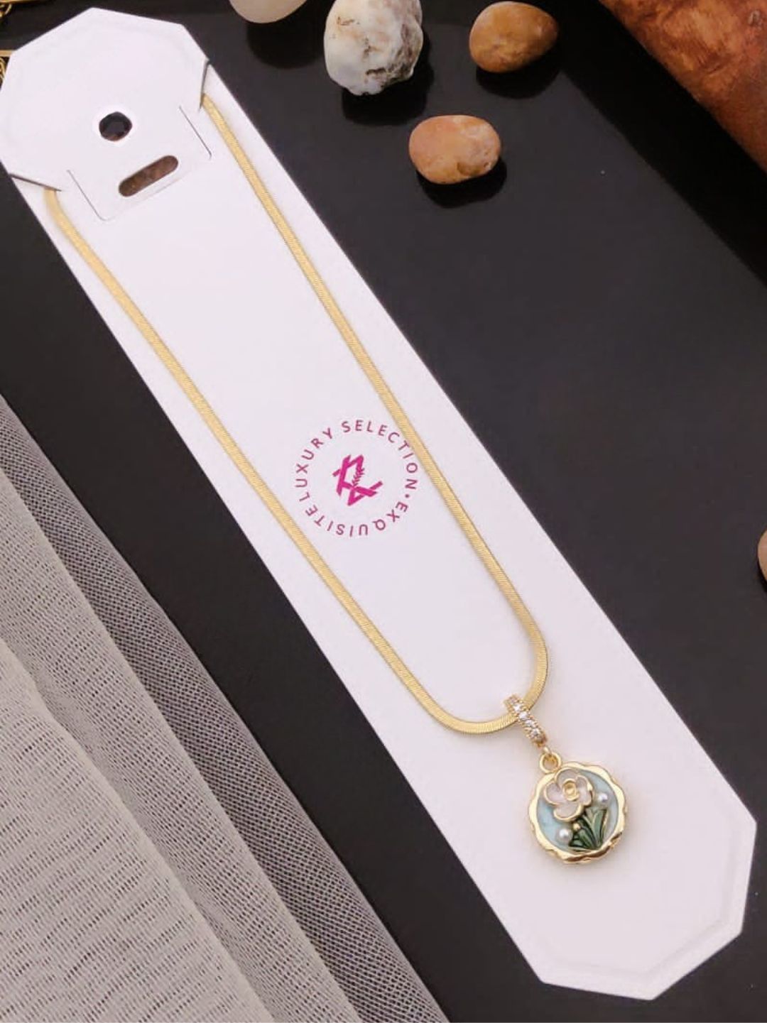 BLOOMED GRACE FLORAL MEDALLION NECKLACE