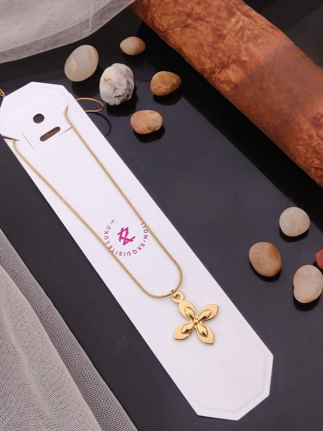 FLORAL CHARM GOLD NECKLACE