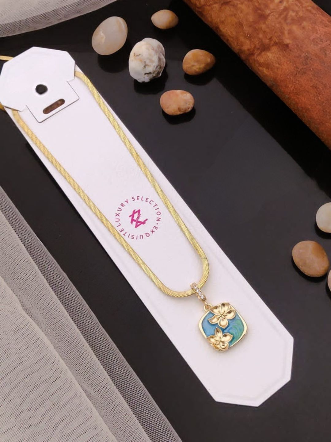 ENCHANTED BLOSSOM PENDANT NECKLACE