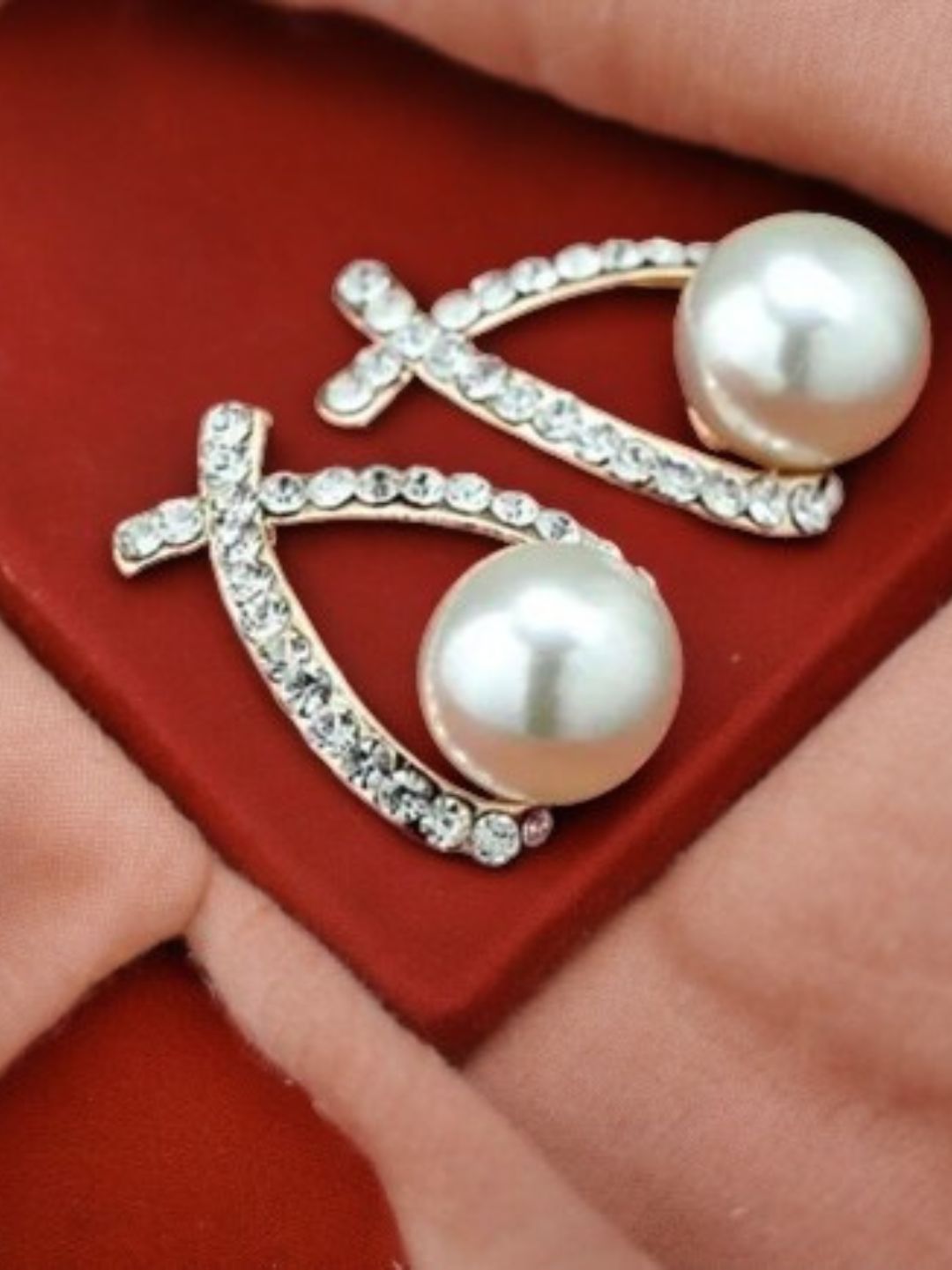 QUIRKY PEARL EARRINGS