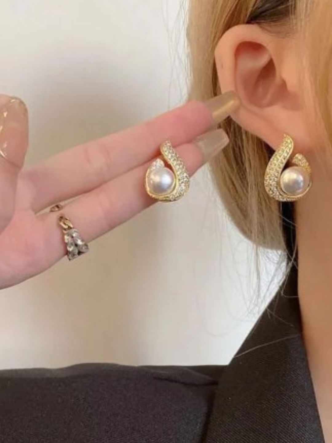 PEARL EARRINGS