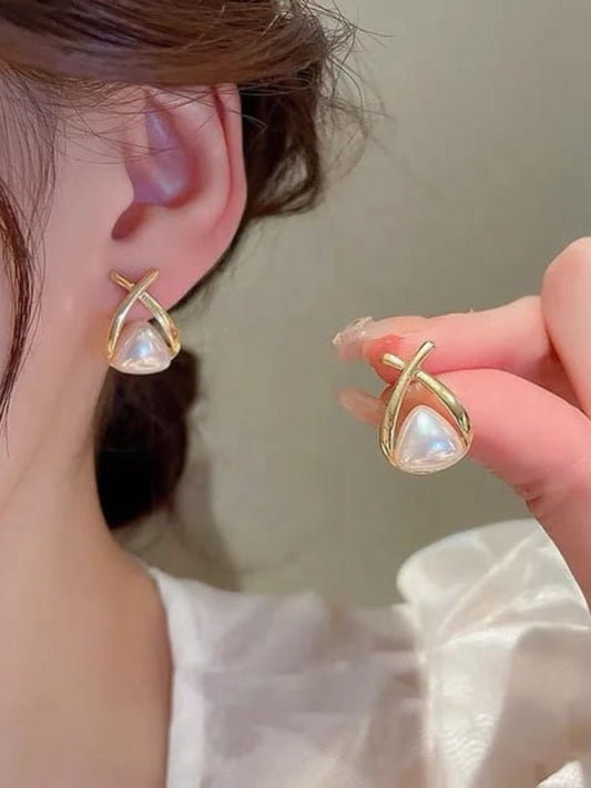 TRI PEARL STUD EARRING