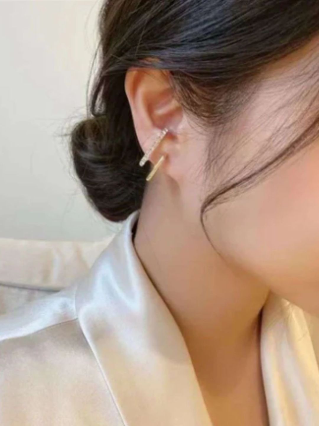 DAZZLING DAINTY EARRINGS