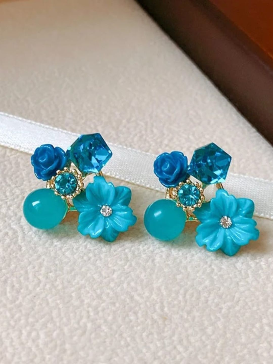 BLUE FLOWER STUDS