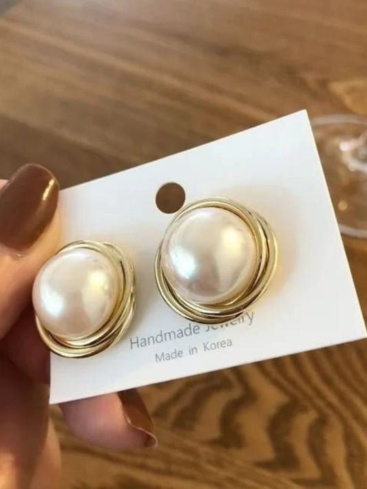 KOREAN PEARL SWIRL STUD EARRINGS