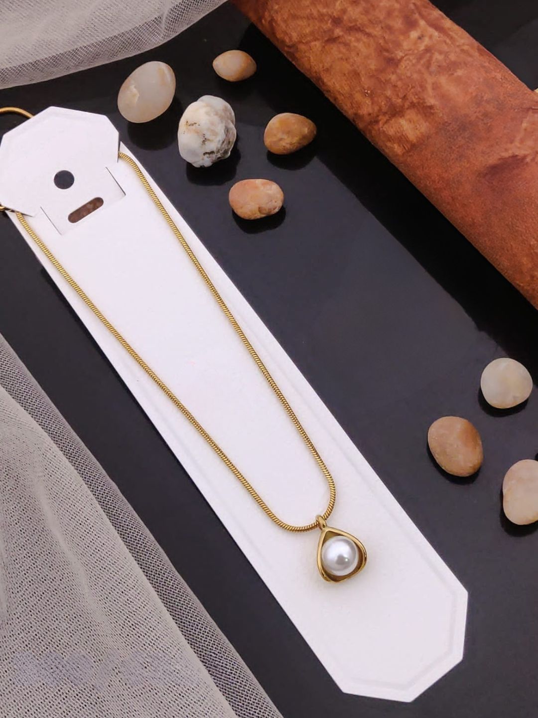 TEARDROP PEARL NECKLACE