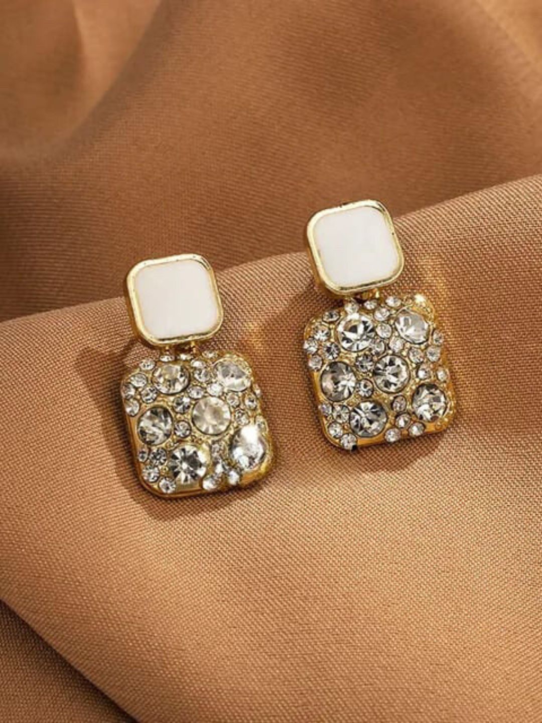 GOLD ZIRCONIA DANGLER