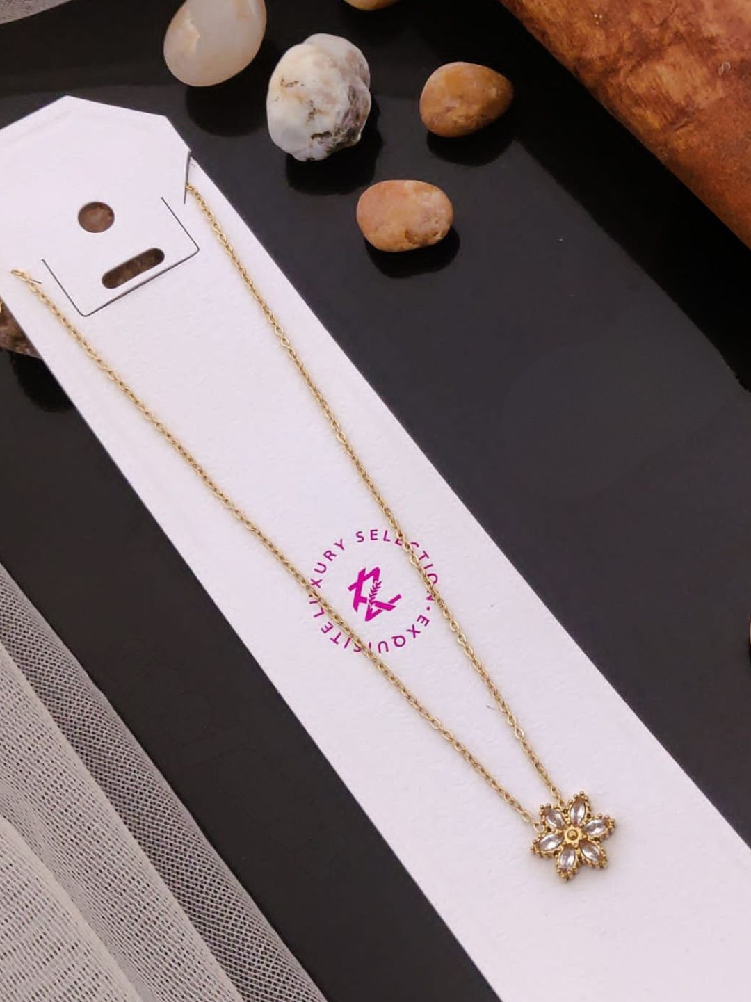 SPARKLE BLOOM NECKLACE