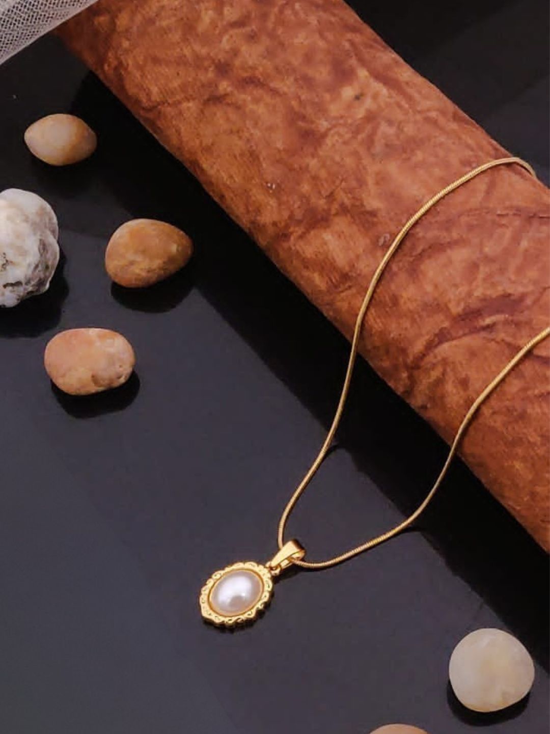 ROYAL PEARL DROP PENDANT NECKLACE
