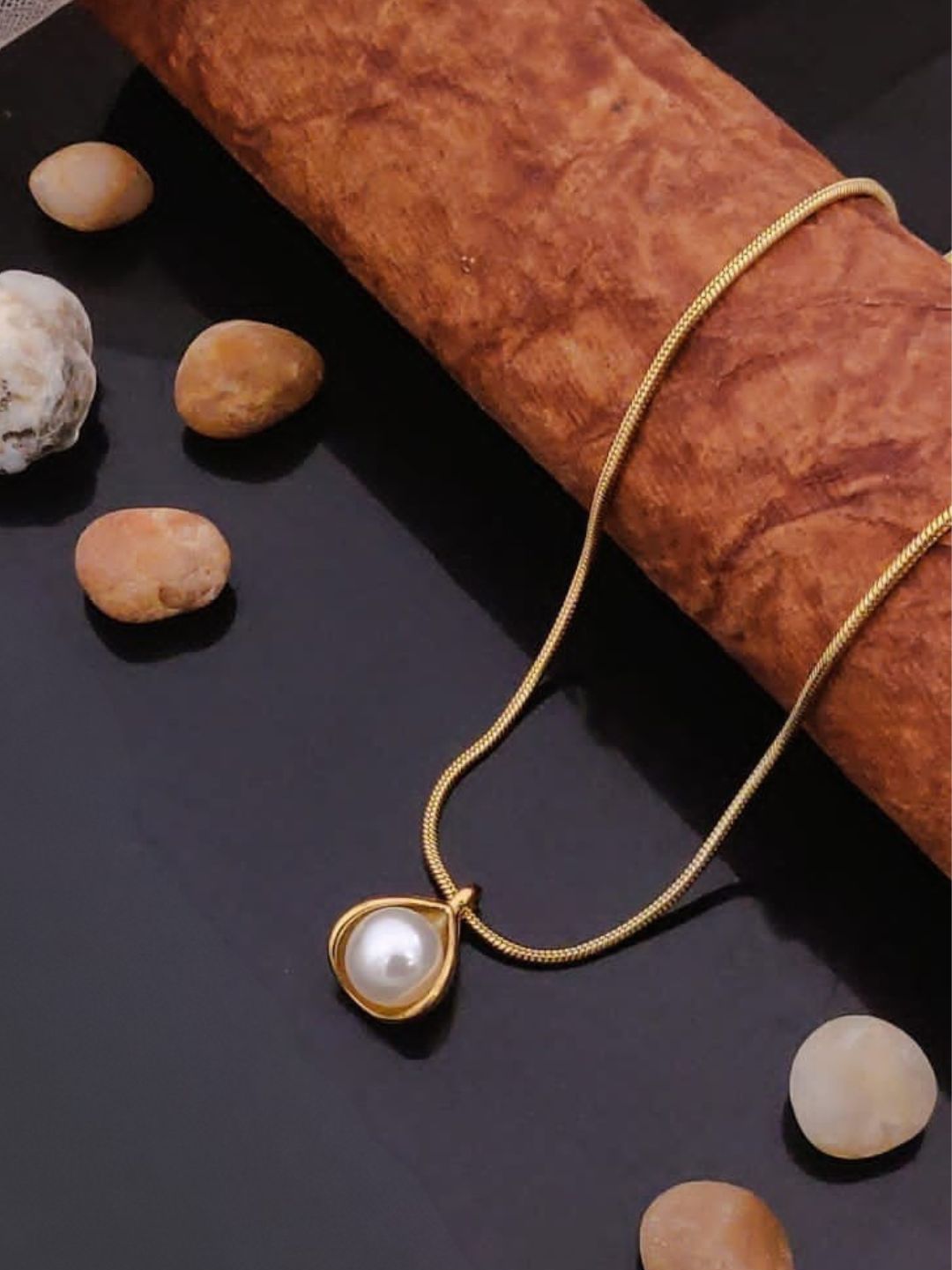 TEARDROP PEARL NECKLACE