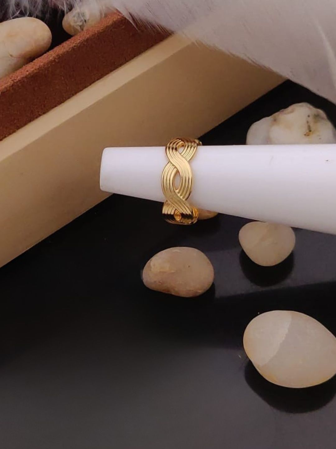 TWISTED INFINITY BAND RING
