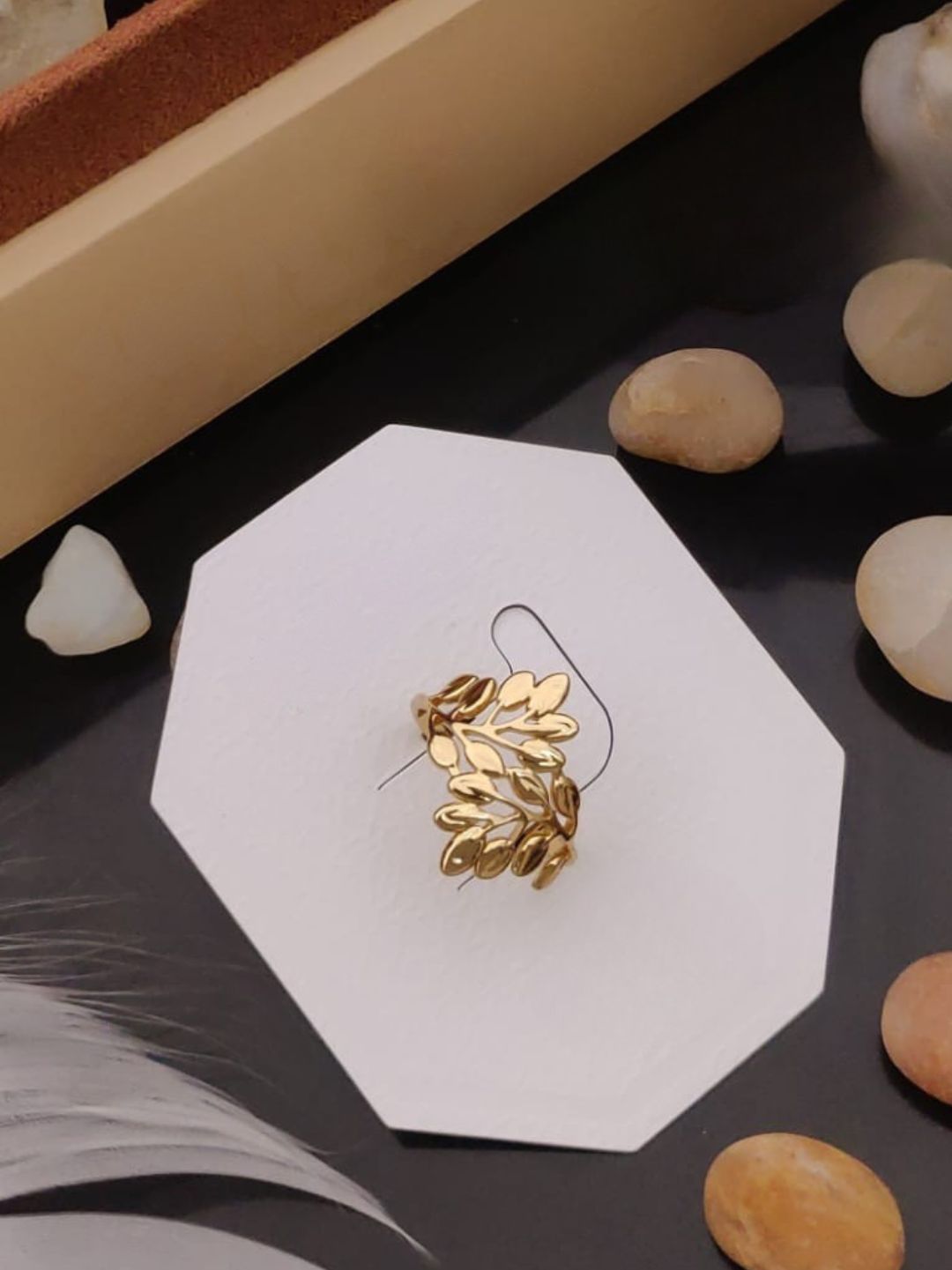 LAUREL LEAF RING