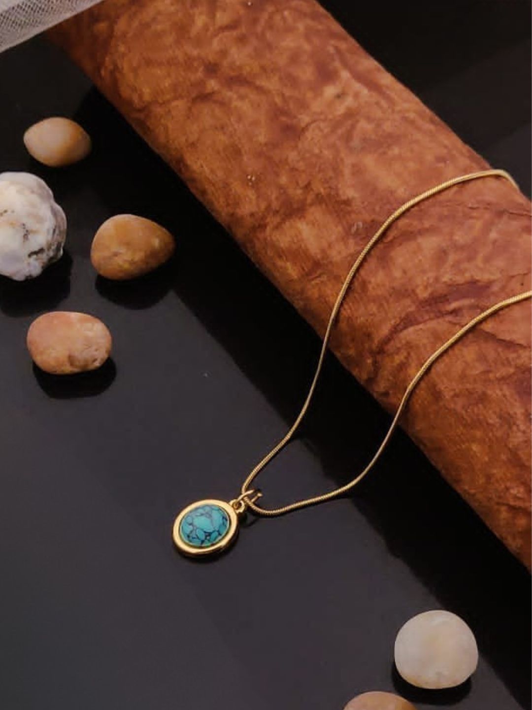 TURQUOISE GLOW PENDANT NECKLACE