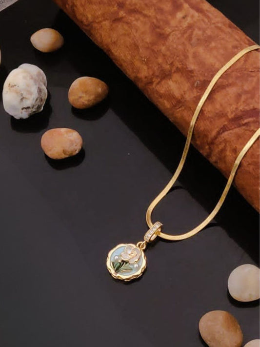 BLOOMED GRACE FLORAL MEDALLION NECKLACE