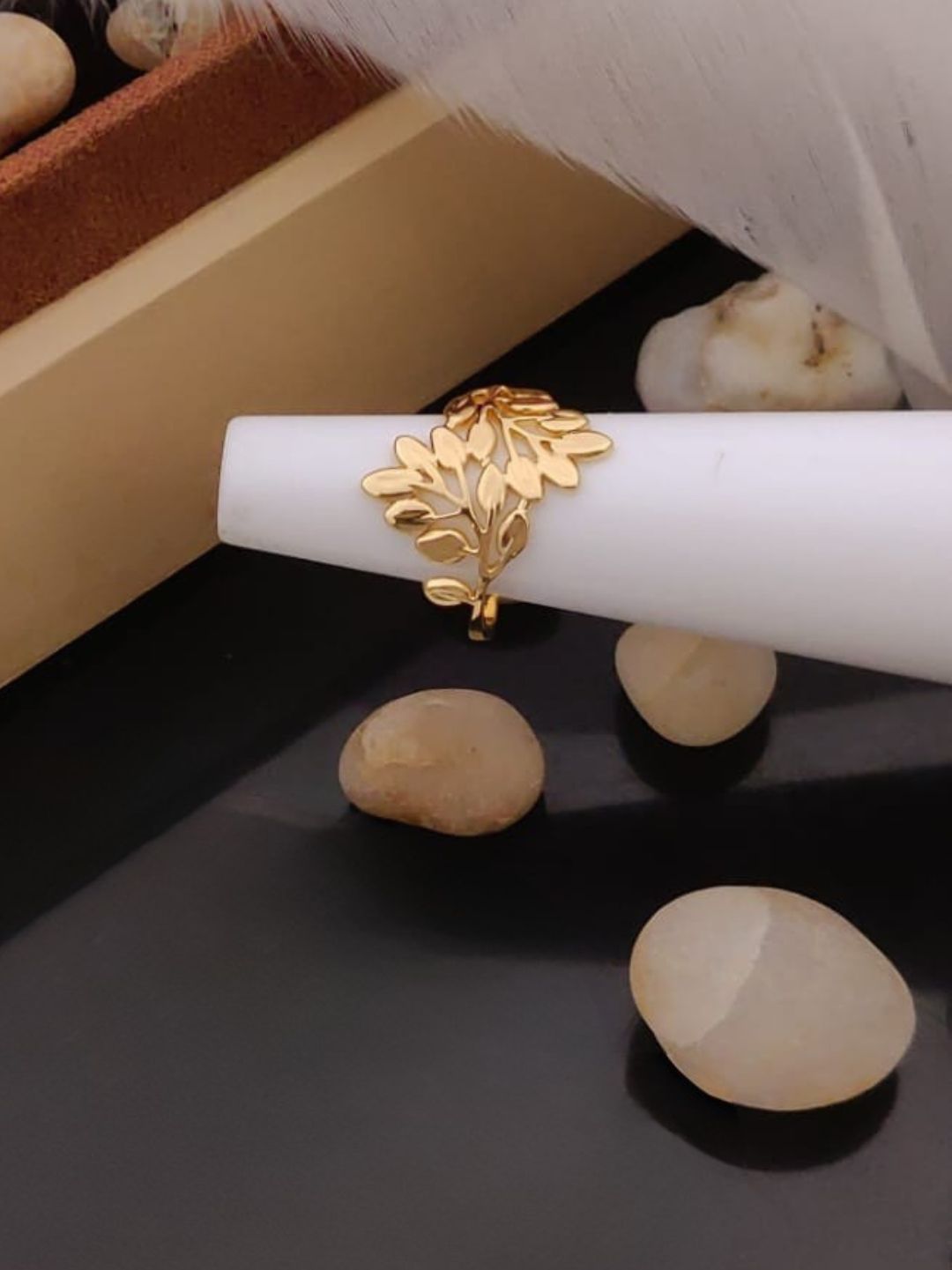 LAUREL LEAF RING