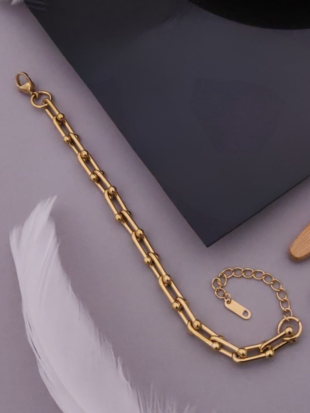 LINKED GOLD CHAIN BRACELET