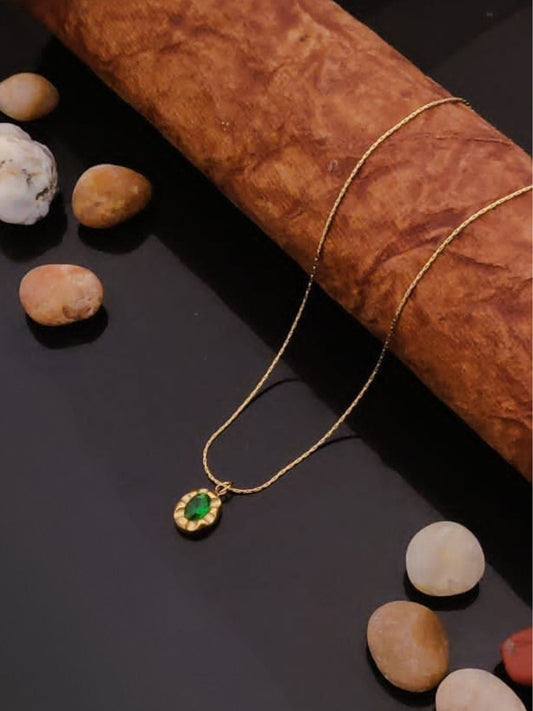 EMERALD GLOW NECKLACE