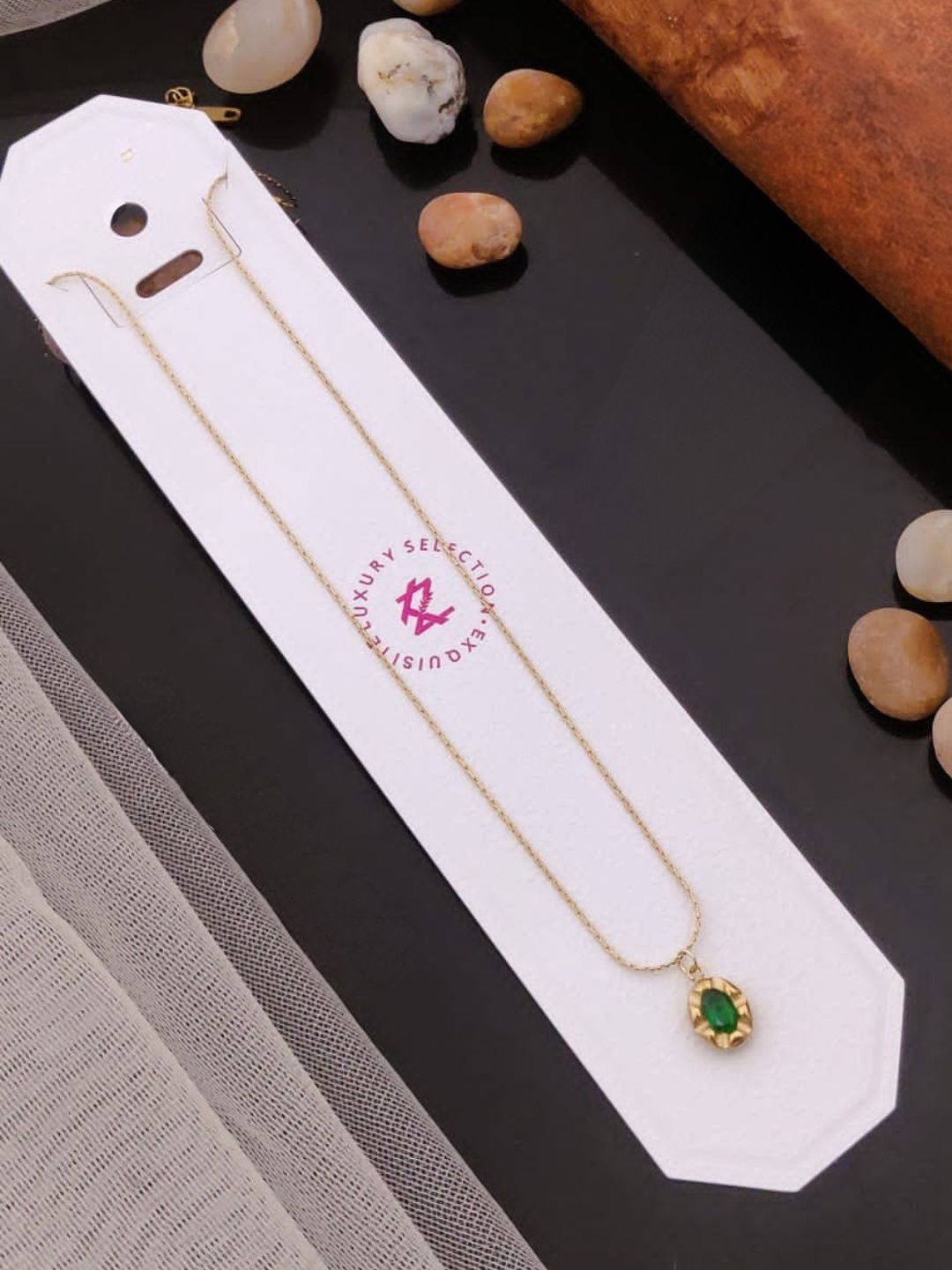 EMERALD GLOW NECKLACE