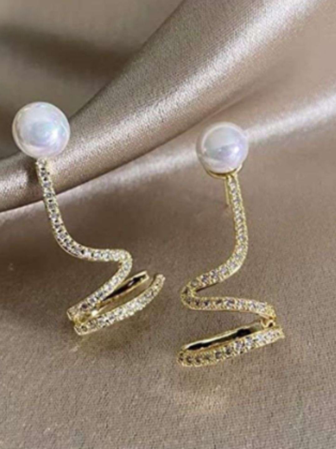 PEARL STATEMENT EARRINGS