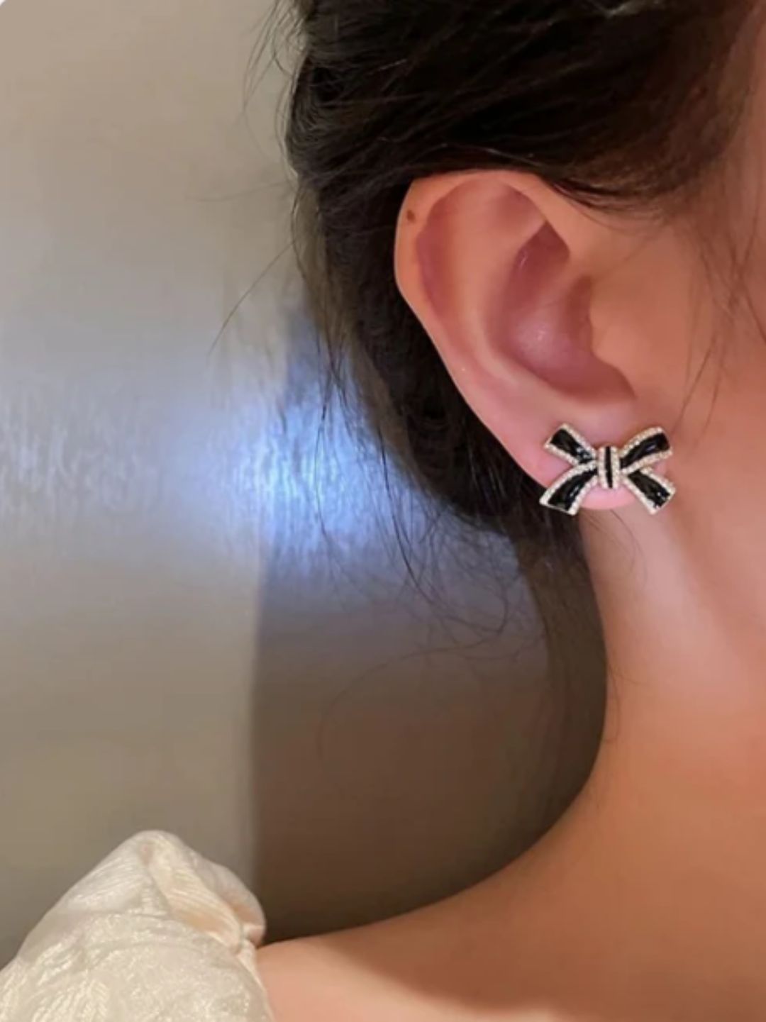 BLACK BOW STUD EARRINGS