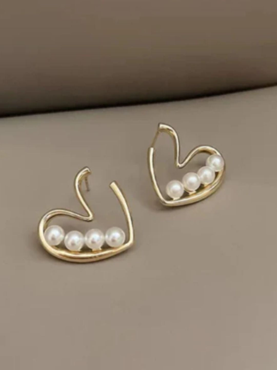 GOLD HEART EARRINGS