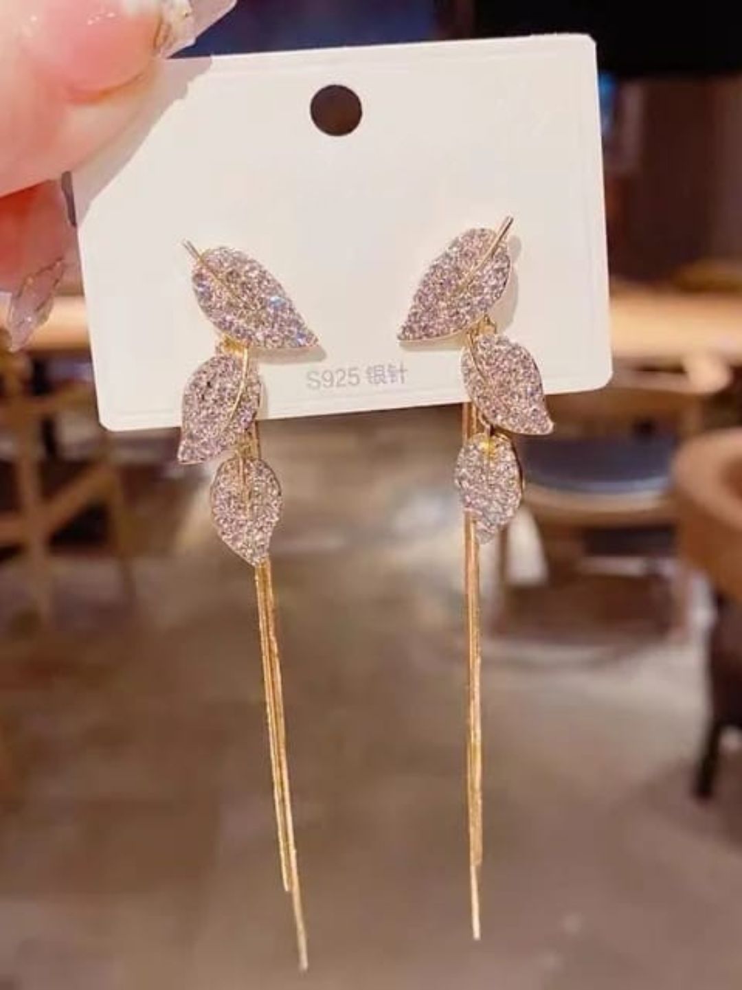 BLINGY GOLDEN LEAFY EARRINGS