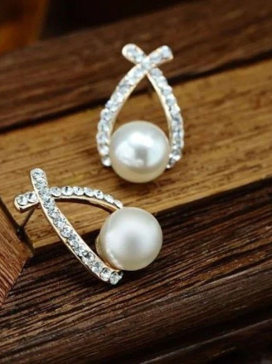 QUIRKY PEARL EARRINGS