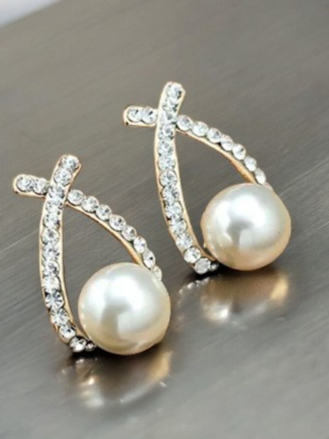 QUIRKY PEARL EARRINGS