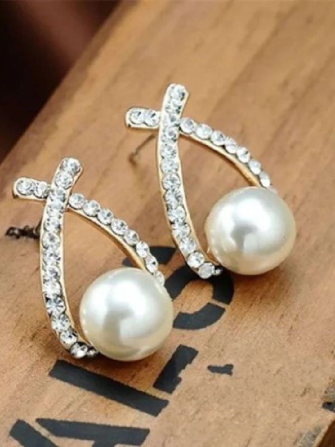 QUIRKY PEARL EARRINGS